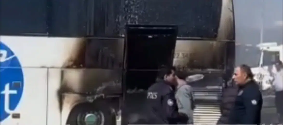 Seydikemer'de Otobüs Yangını Kontrol Altına Alındı