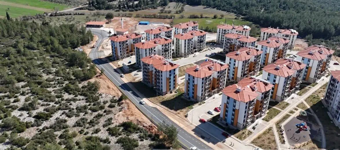 Muğla Büyükşehir Akçaova TOKİ Yolunu Yeniledi