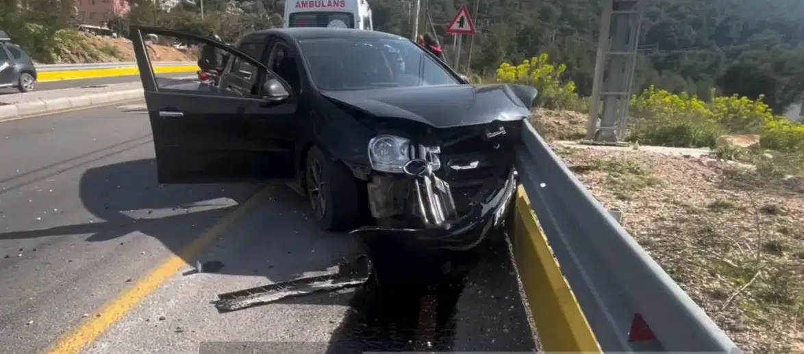 Ölüdeniz Yolunda Korkutan Kaza: Savrulan Araç Bariyerlere Çarptı