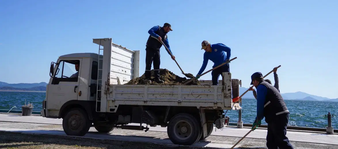 Köyceğiz Kordonu’nda temizlik ve düzenleme çalışmaları