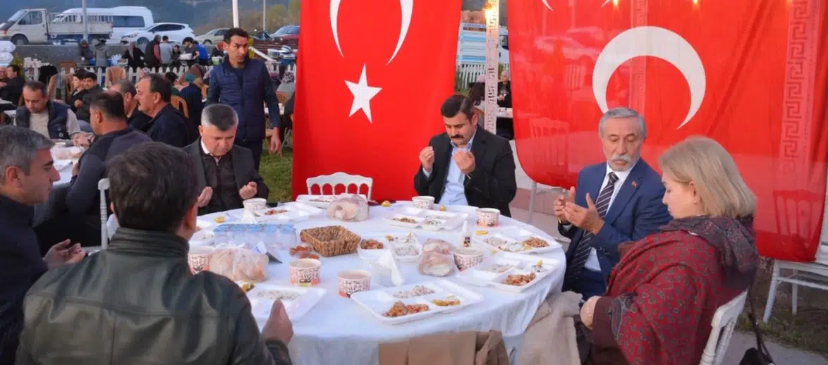 Kaymakam Mert Kumcu Köyceğiz MHP teşkilatı ile iftar Yaptı