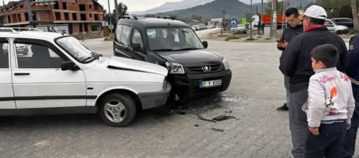 Seydikemer Dörtyol’da Korkutan Kaza: Maddi Hasar Oluştu!