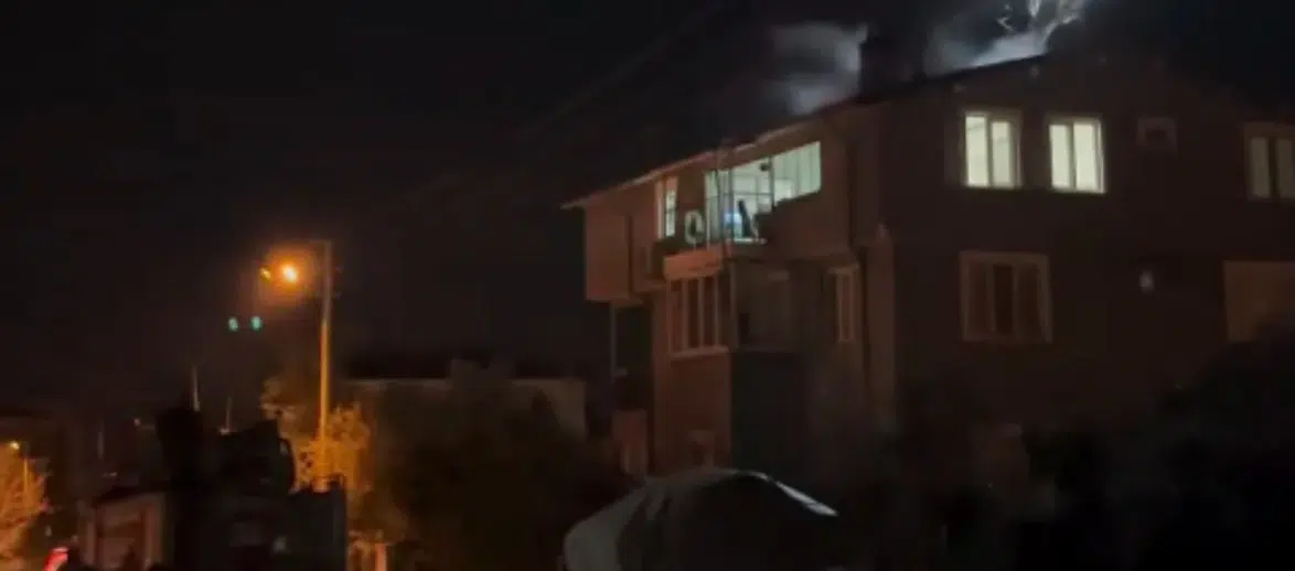 Köyceğiz Toparlar’da Korkutan Yangın: Çatı Alevlere Teslim Oldu!