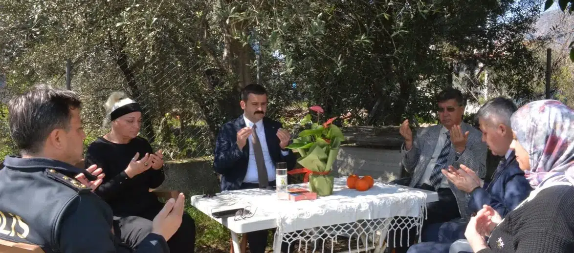 Köyceğiz Kaymakamı Mert Kumcu Şehit İskender Uçar'ın Kızıyla Buluştu