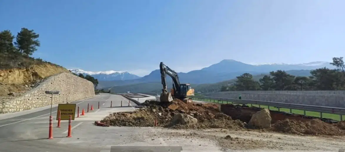 Seydikemer Devlet Hastanesi Yolunda Göçük: Yol Ne Zaman Açılacak?