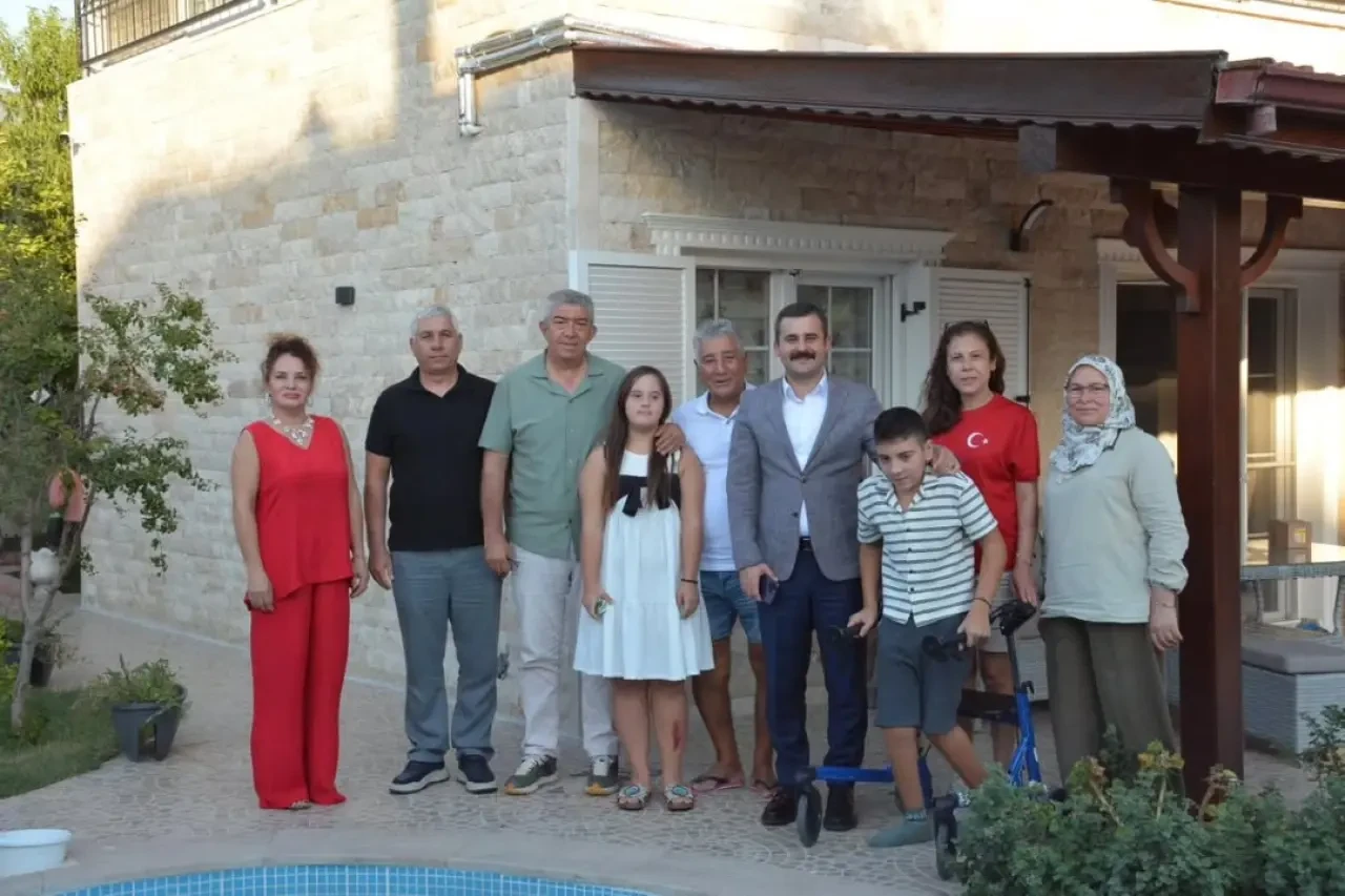 Köyceğiz’de Gurur Anı: Dünya Şampiyonu Elif Oral, Kaymakam Mert Kumcu Tarafından Ödüllendirildi 3