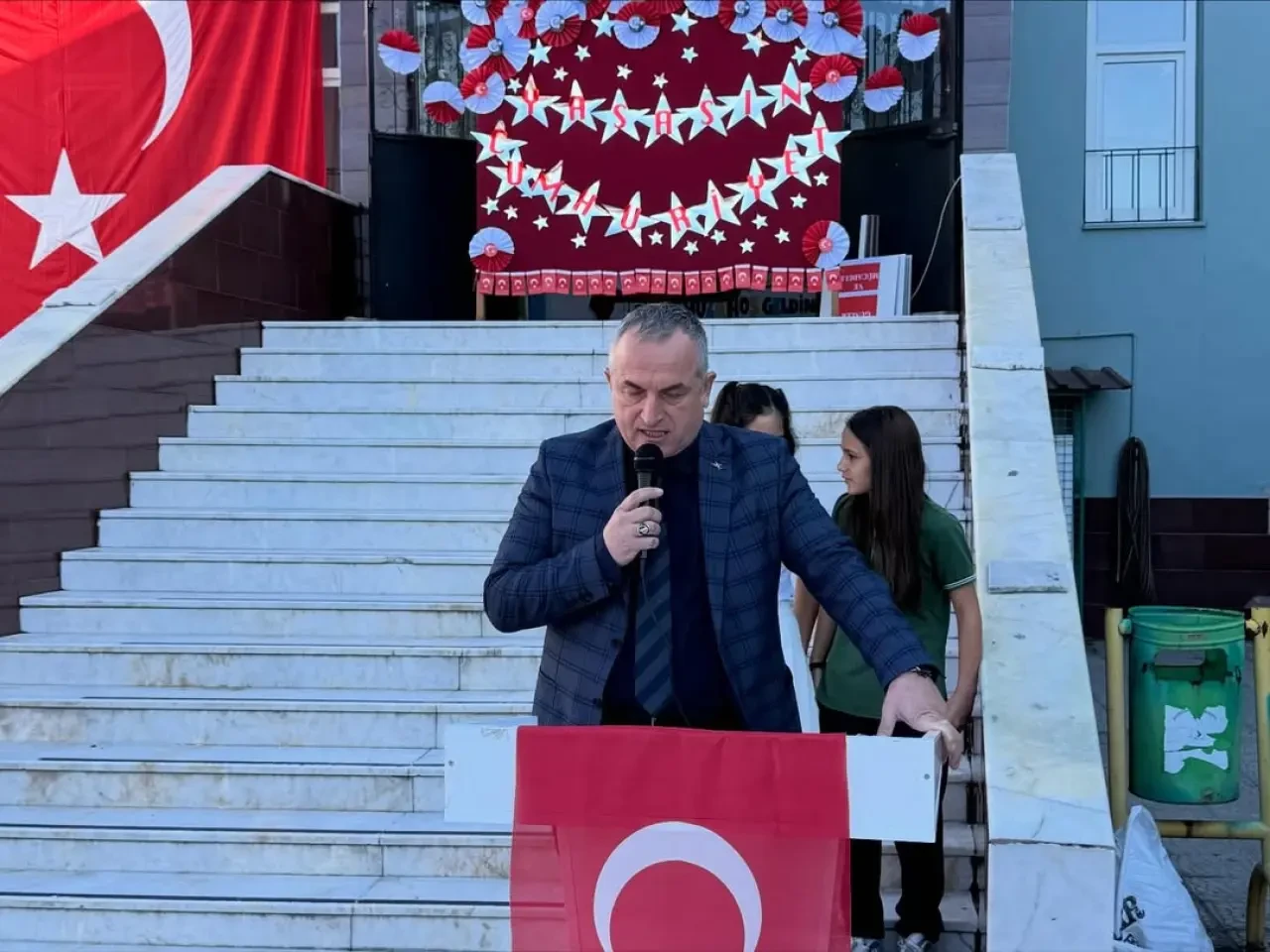 Toparlar’da Cumhuriyetin 102 Yılı Kutlandı İlkokul ve Ortaokul Öğrencileri Ortak Program Hazırladı 2