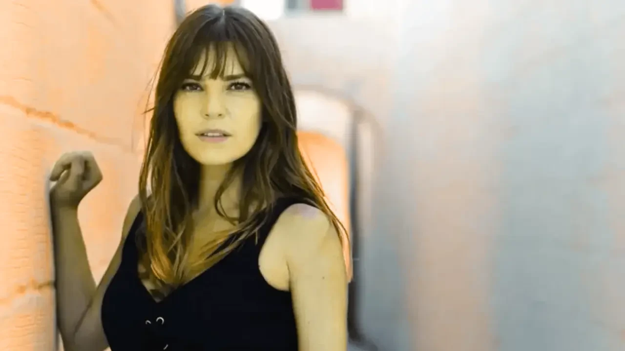 Aslı Enver Kimdir? Kaç Yaşında, Nereli, Boyu Kaç cm, Hangi Dizilerde ve Filmlerde Rol Aldı? 3