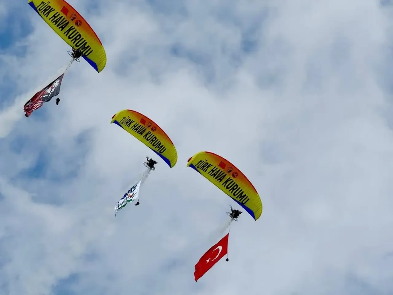 Fethiye’de 25. Uluslararası Ölüdeniz Hava Oyunları Festivali Coşkuyla Devam Ediyor 1