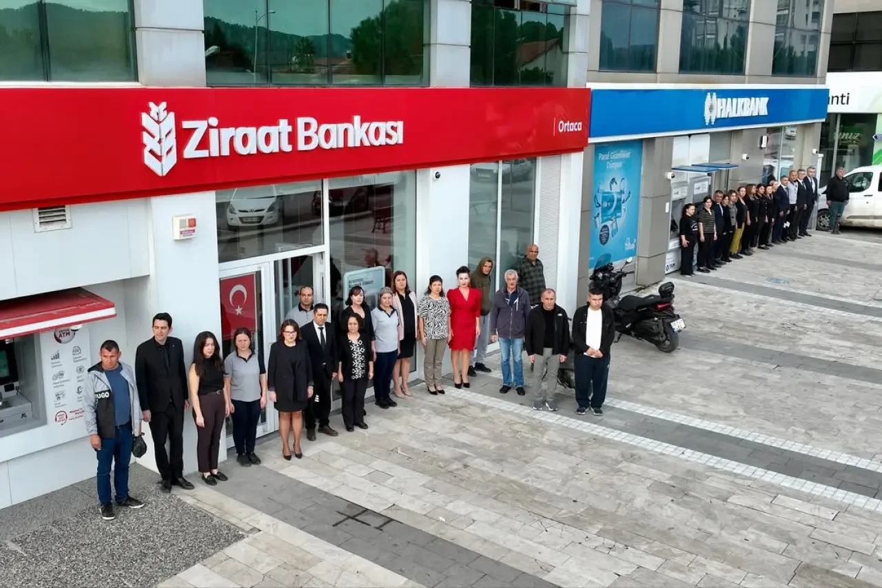 Ortaca’da 10 Kasım Töreni: Siren Sesleriyle Başlayan Anma, Öğrencilerin Etkinliğiyle Devam Etti 2