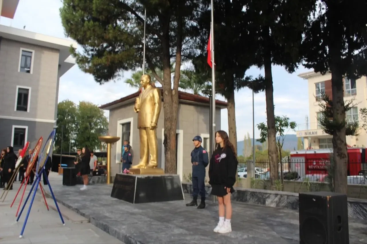 Köyceğiz Kaymakamlığı’ndan 10 Kasım Töreni: Hükümet Konağı Önünde Saygı Duruşu 9