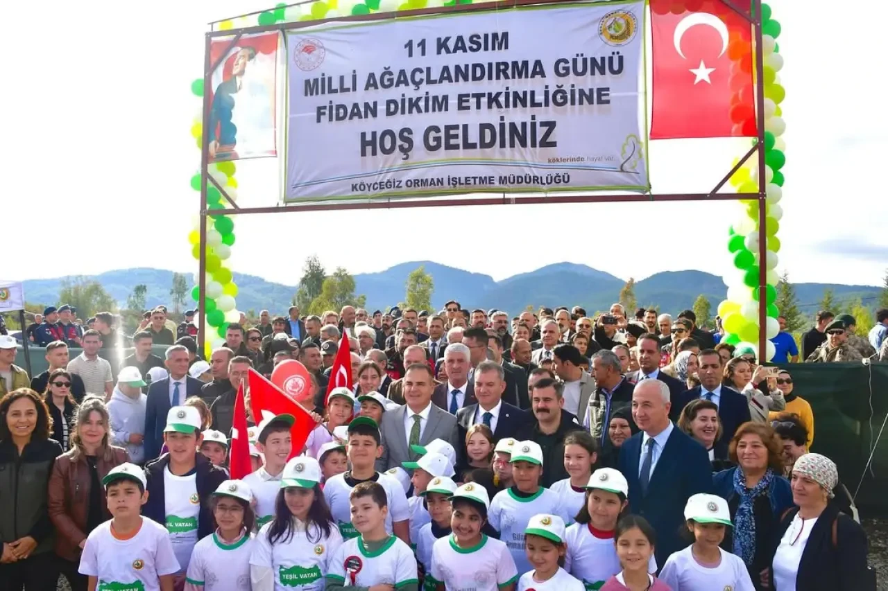 Köyceğiz’de Yangın Alanına Umut Dikildi: Fidanlar Toprakla Buluştu 1