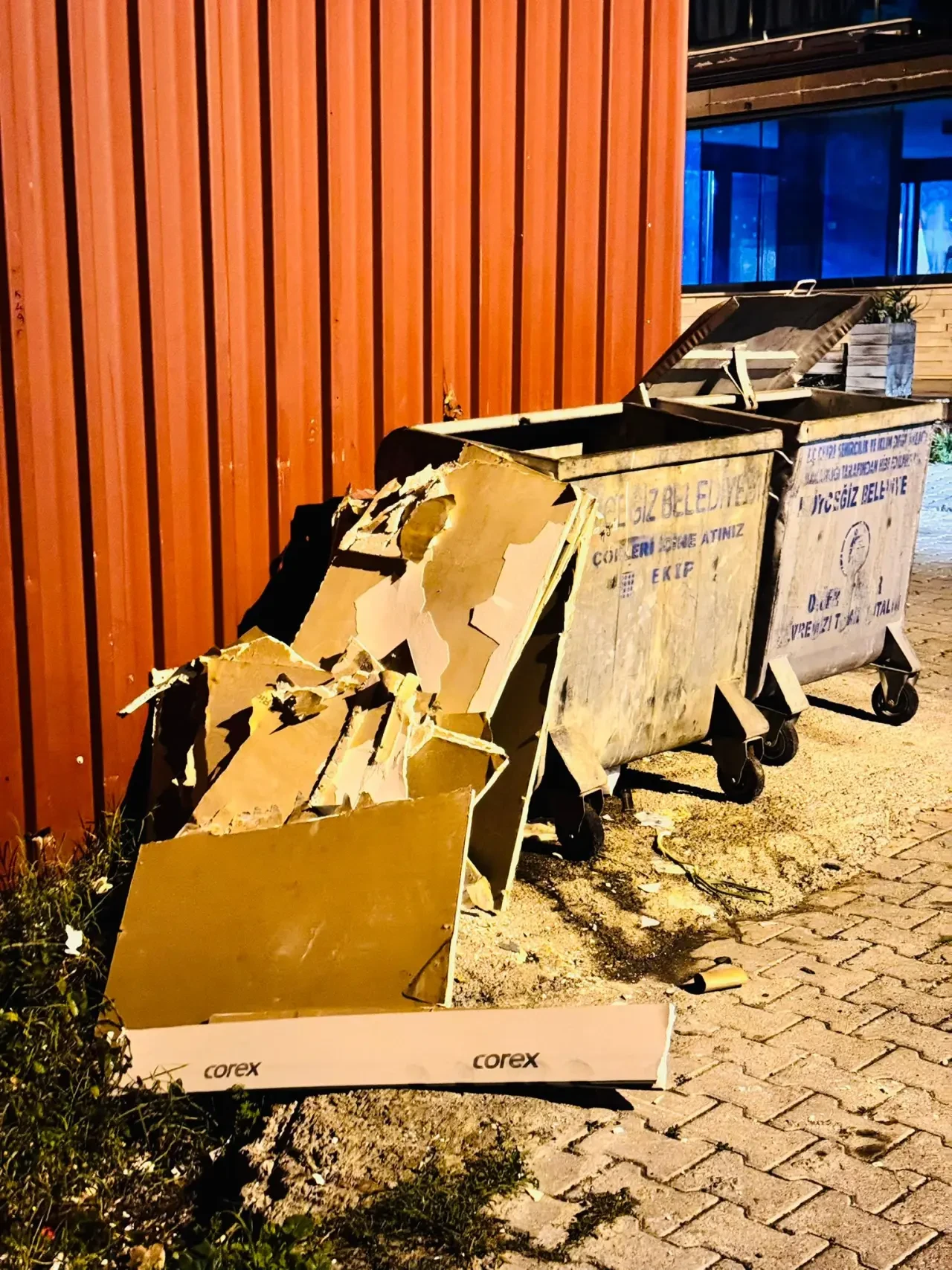 Gülpınar Mahallesi’nde Moloz Tepkisi: Muhtar Ramazan Yorulmaz’dan Temizlik Çağrısı 1