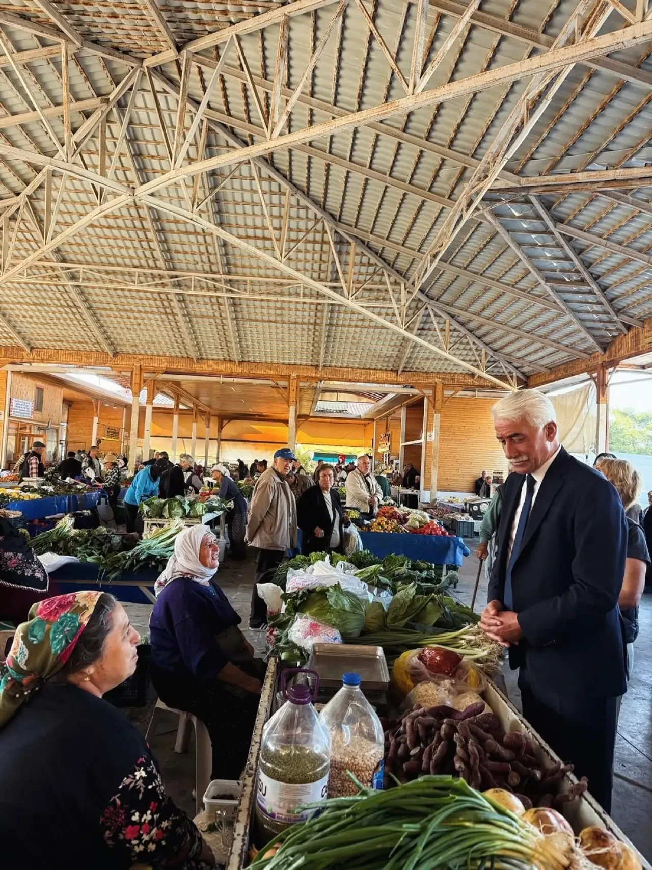 Ula Belediye Başkanı Mehmet Caner Akyaka Pazaryerinde Esnafla Buluştu 3