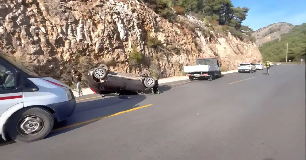 Ölüdeniz Yolunda Kaza: Sürücü Yaralı Hastaneye Kaldırıldı 2