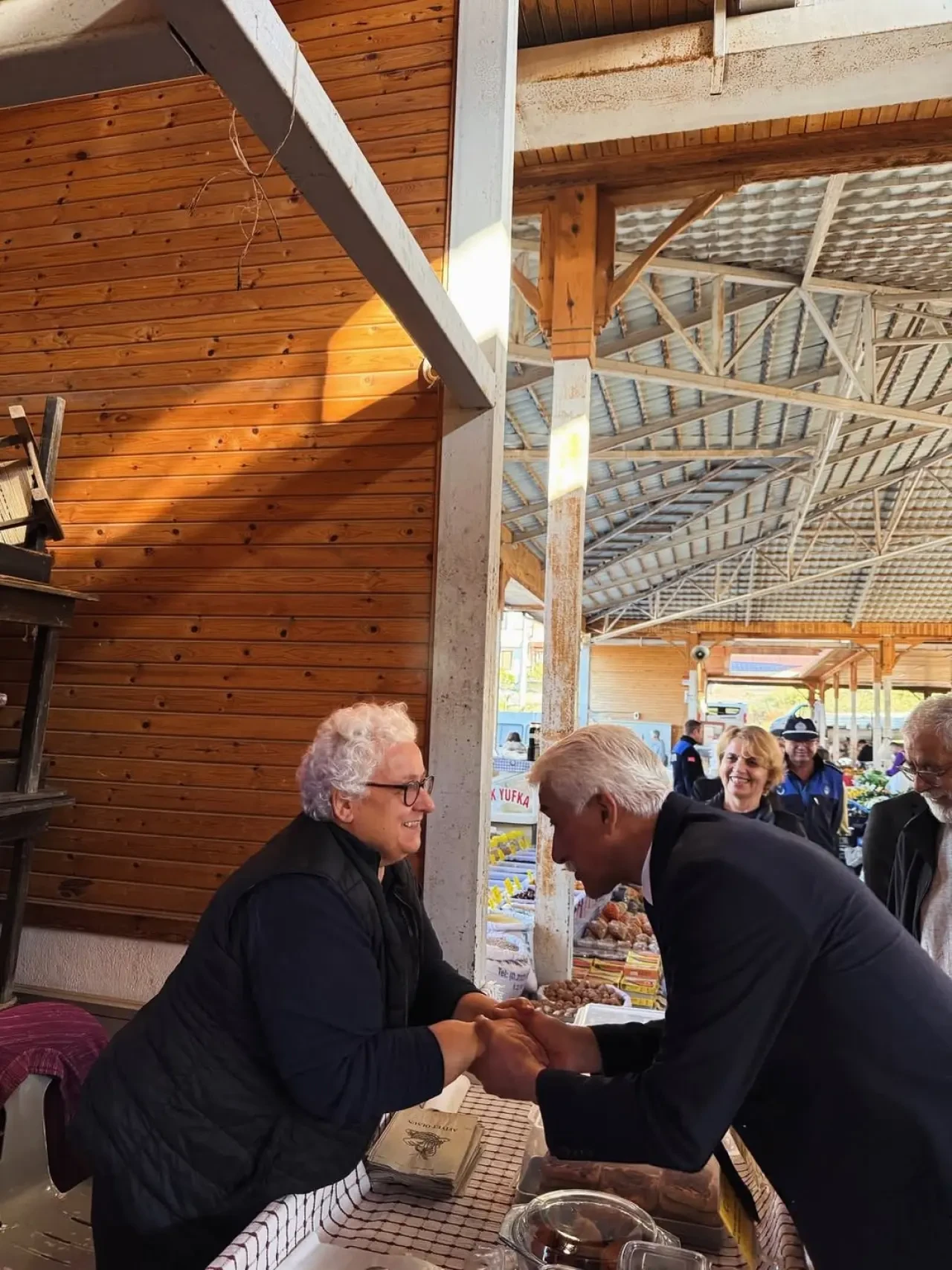 Ula Belediye Başkanı Mehmet Caner Akyaka Pazaryerinde Esnafla Buluştu 4