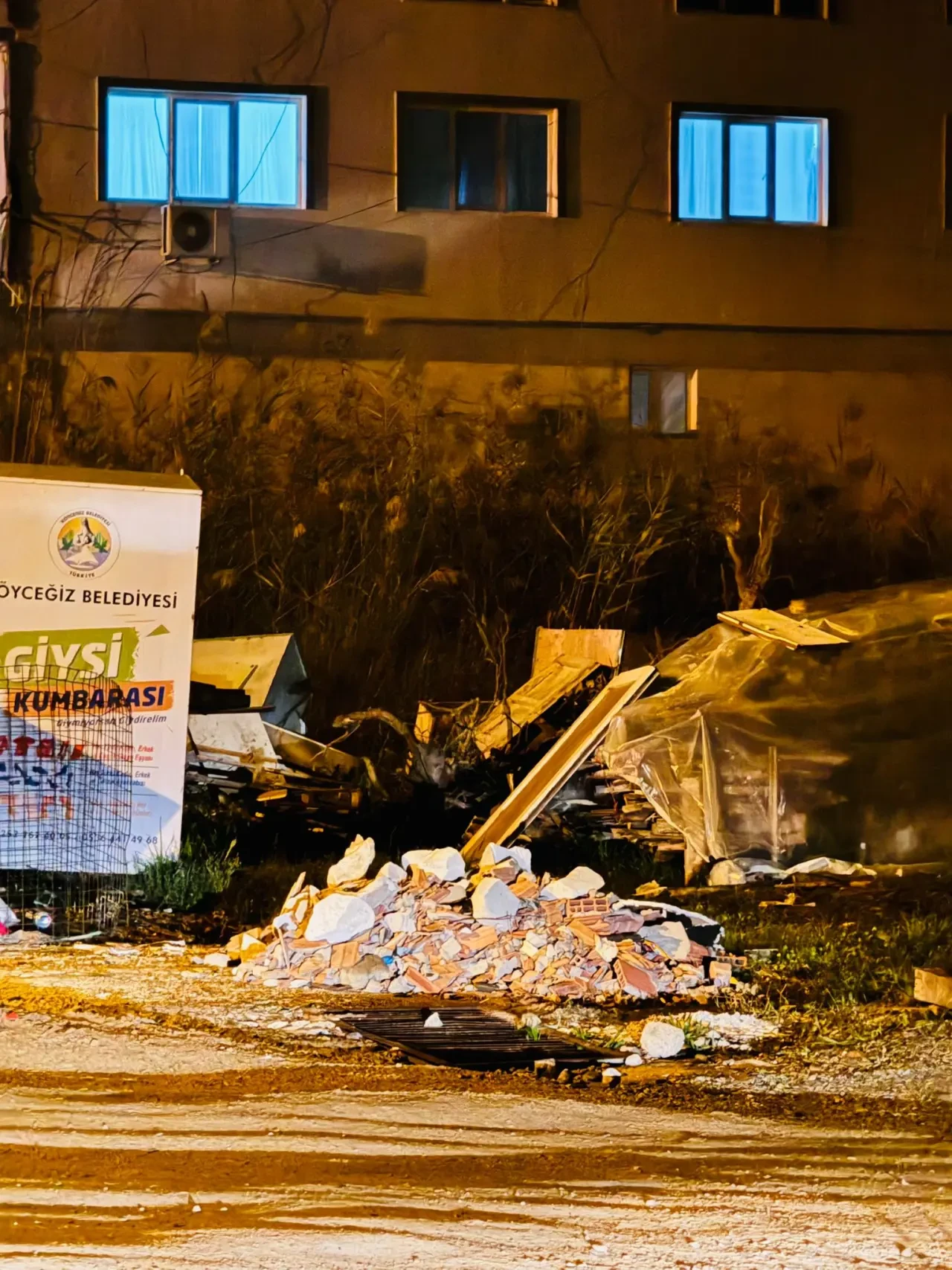 Gülpınar Mahallesi’nde Moloz Tepkisi: Muhtar Ramazan Yorulmaz’dan Temizlik Çağrısı 4