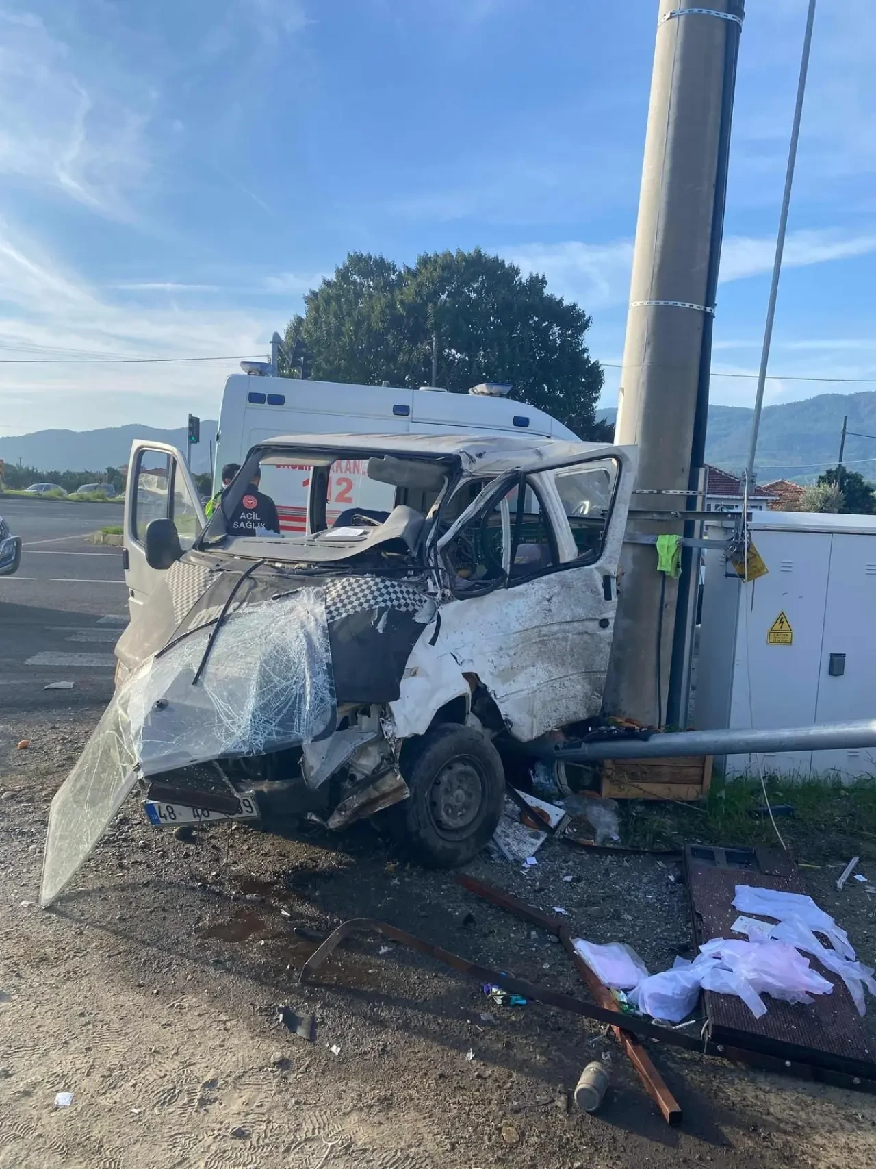 Köyceğiz’de Trafik Kazası: Minibüs ile Otobüs Çarpıştı: 2 Yaralı 2