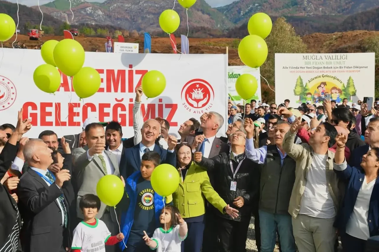 Köyceğiz’de Yangın Alanına Umut Dikildi: Fidanlar Toprakla Buluştu 3