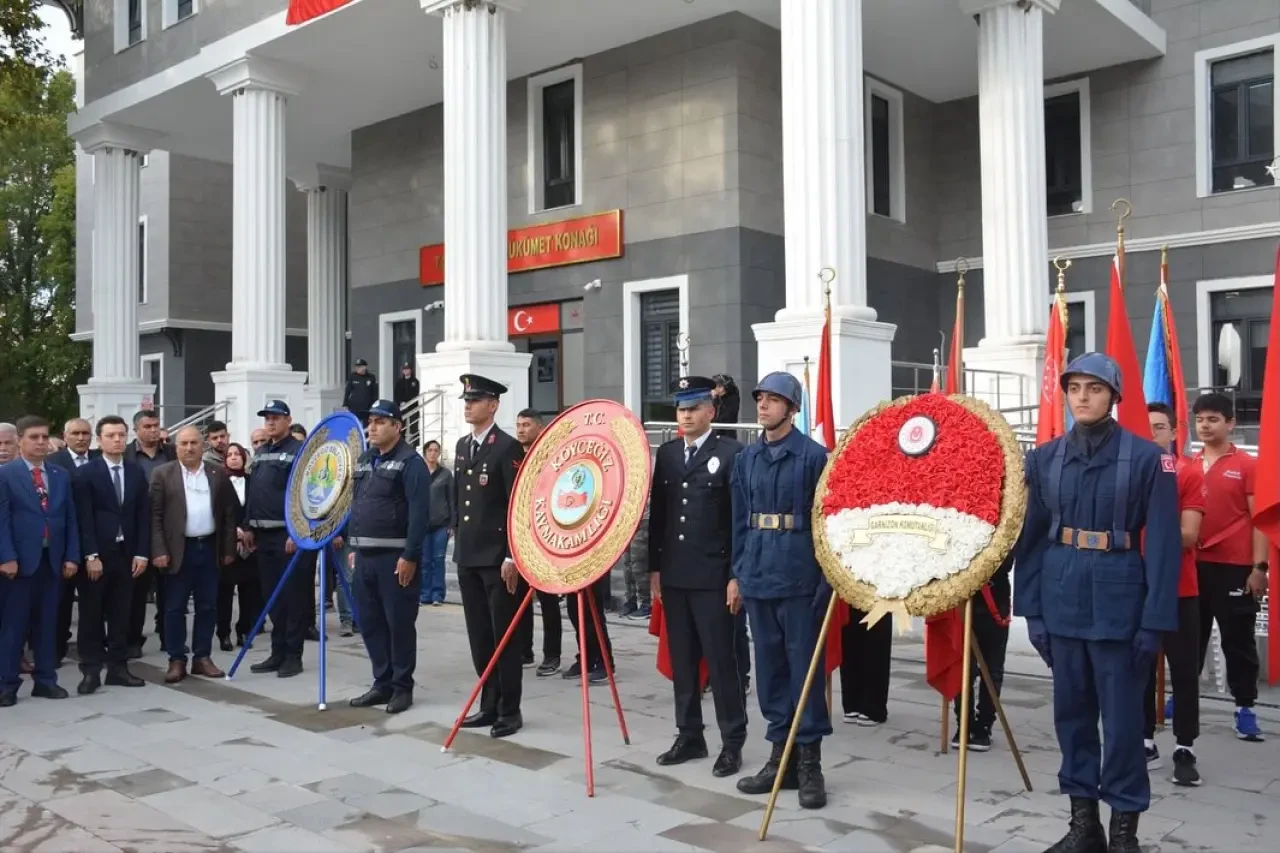 Köyceğiz Kaymakamlığı’ndan 10 Kasım Töreni: Hükümet Konağı Önünde Saygı Duruşu 7