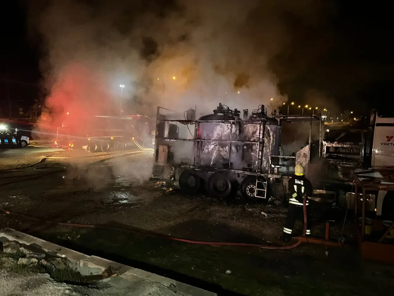 Fethiye’de Asfalt Kamyonunda Yangın: İtfaiye Zamanında Müdahale Etti 3