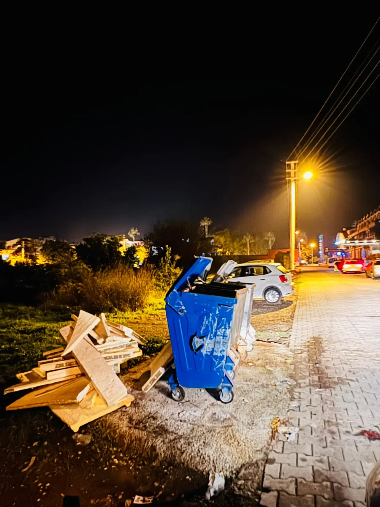 Gülpınar Mahallesi’nde Moloz Tepkisi: Muhtar Ramazan Yorulmaz’dan Temizlik Çağrısı 3