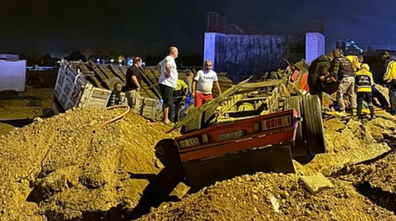 Muğla’da Freni Tutmayan Nar Yüklü Tır İnşaat Alanına Yuvarlandı: Sürücü Yaralandı