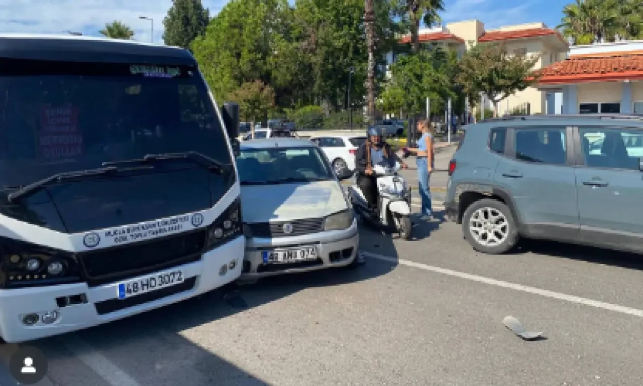 Fethiye Devlet Hastanesi Önünde Trafik Kazası: Trafik Kilitlendi!