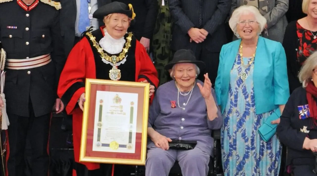 Usta Oyuncu Dame Patricia Routledge Hayatını Kaybetti: Kimdir, Kaç Yaşında Neden Vefat Etti?