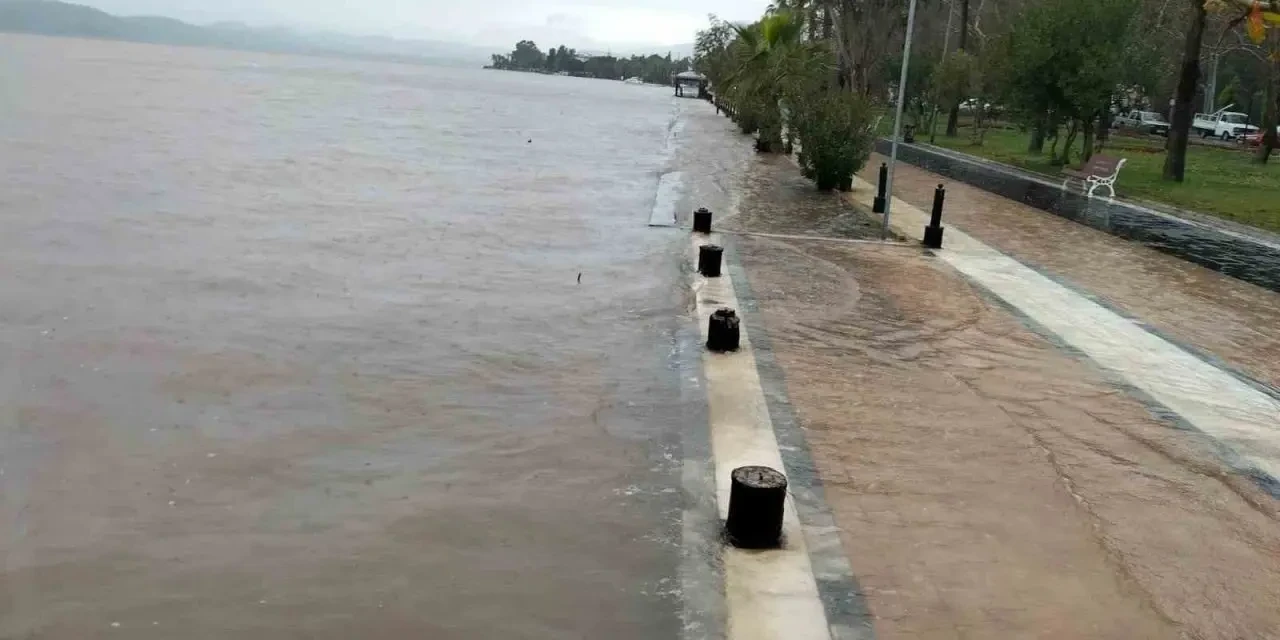 Köyceğiz’de Meteorolojik Uyarı: 3 Ekim Gece Saatlerinden İtibaren Çok Kuvvetli Yağış Bekleniyor