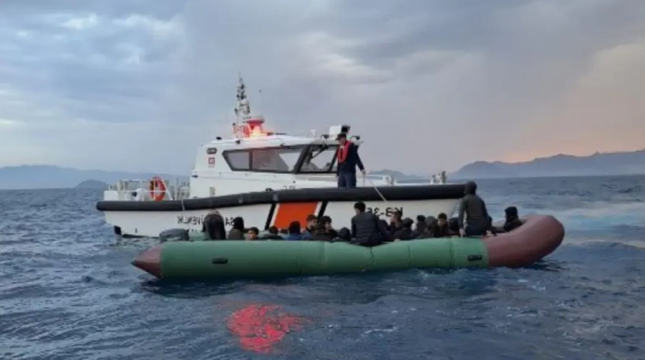 Fethiye Boncuklu Koyu’nda 59 Kaçak Göçmen Yakalandı: 29’u Çocuk, 3 Organizatör Gözaltında