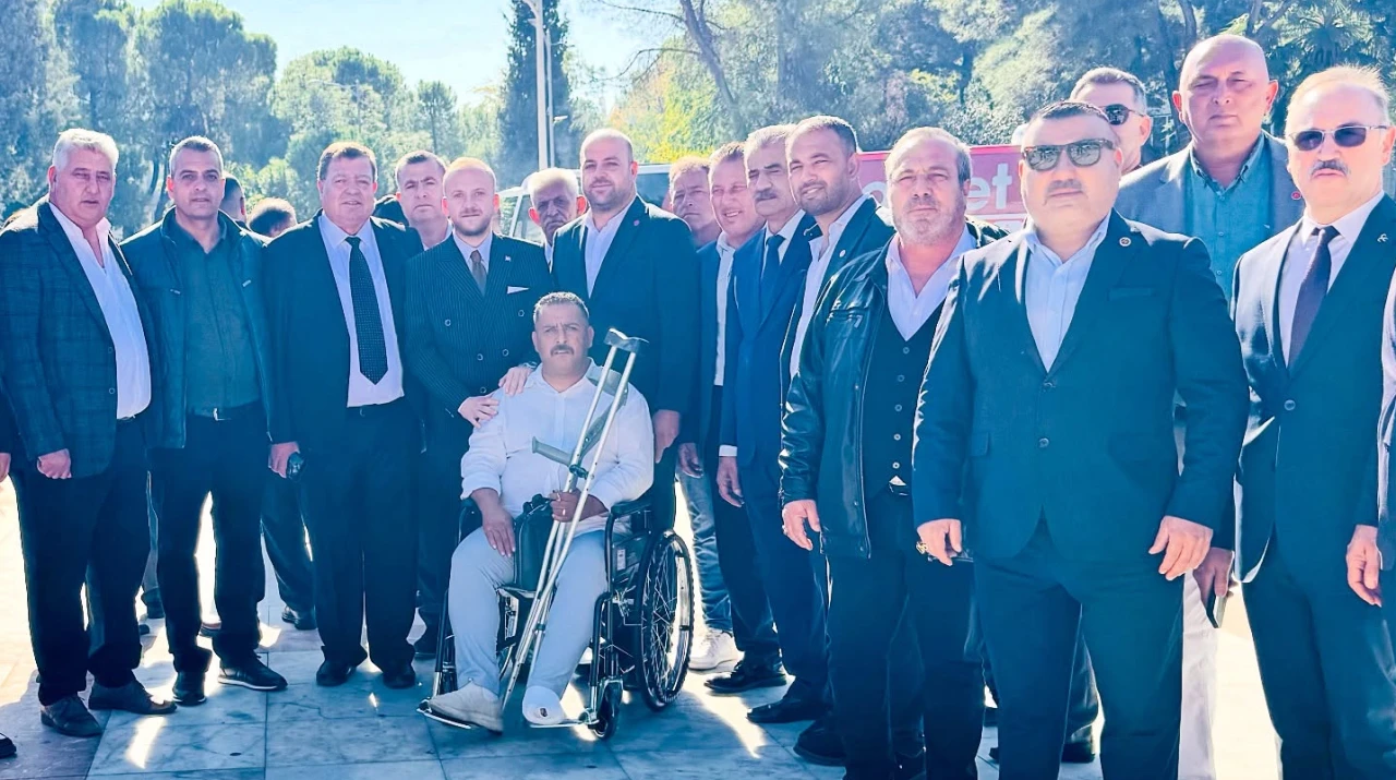 Gülpınar Mahallesi Muhtarı Ramazan Gülçin Yorulmaz’a 19 Ekim Muhtarlar Günü Kutlaması