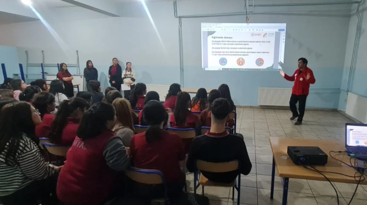 Şehit Seyhan Yılmaz MTAL’de Afet Farkındalığı Eğitimi ve Pano Etkinliği Düzenlendi