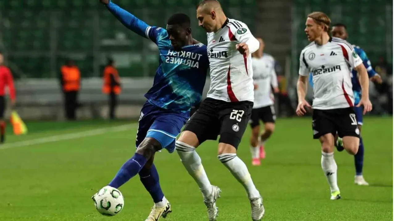 Samsunspor, Legia Varşova Deplasmanında İlk Yarıyı 1-0 Önde Kapattı | UEFA Konferans Ligi