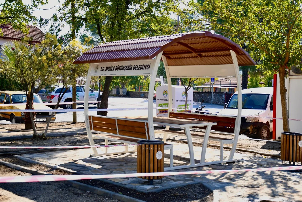 Köyceğiz Beyobası Meydanına Yeni Oturma Alanı ve Atatürk Büstü Yapıldı