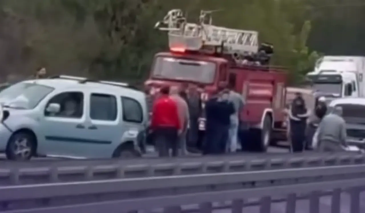 Köyceğiz Beyobası’nda Zincirleme Trafik Kazası: 1 Kişi Yaralandı, Yol Kapatıldı