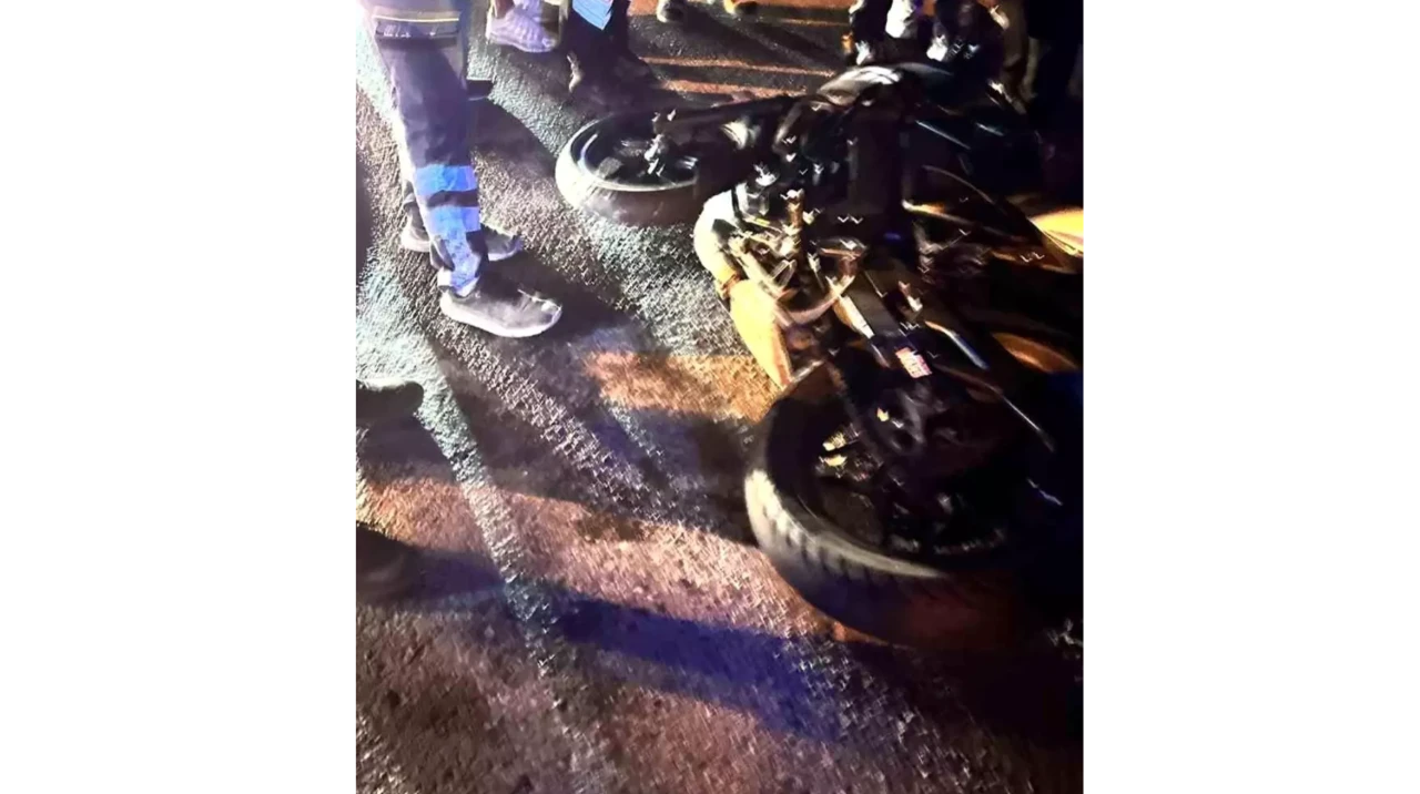 Bodrum’da Trafik Kazası: Plakasız Motosiklet Hafif Ticari Araçla Çarpıştı: 2 Yaralı