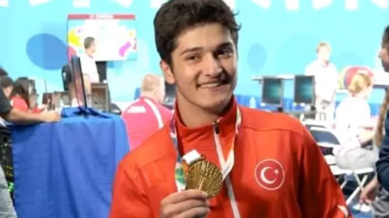 Muhammed Furkan Özbek Dünya Şampiyonu Oldu