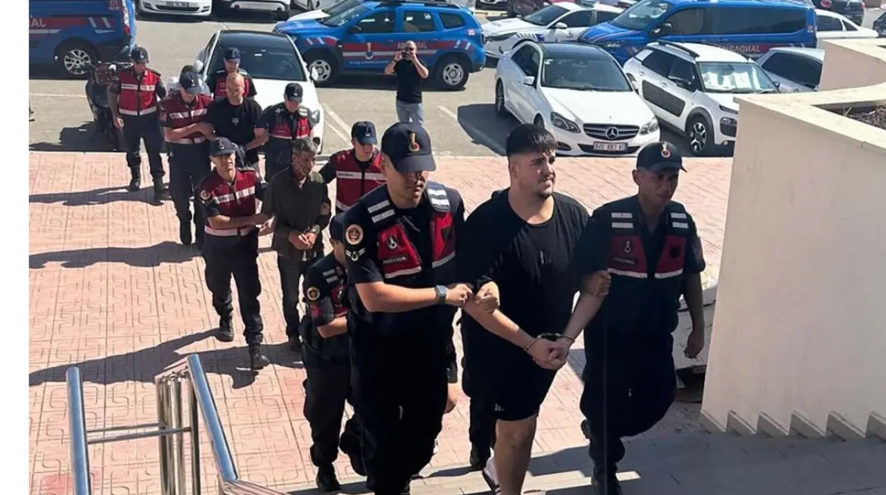 Bodrum’da JASAT’tan Şafak Operasyonu: İstanbul’daki Kurşunlama Şüphelileri Yunanistan’a Kaçamadan Yakalandı