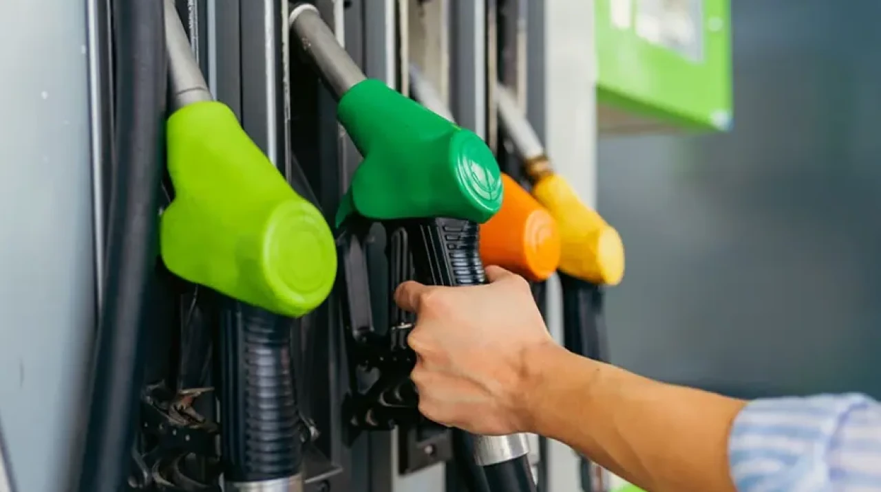 Akaryakıta Bugün Zam mı Geldi? 3 Ekim 2025 Benzin, Motorin ve LPG Güncel Fiyatları