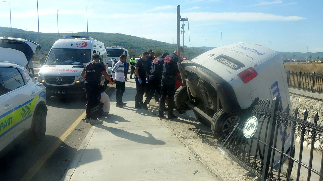 Menteşe’de trafik kazası: Kamyonet dereye uçtu, sürücü emniyet kemeri sayesinde kurtuldu