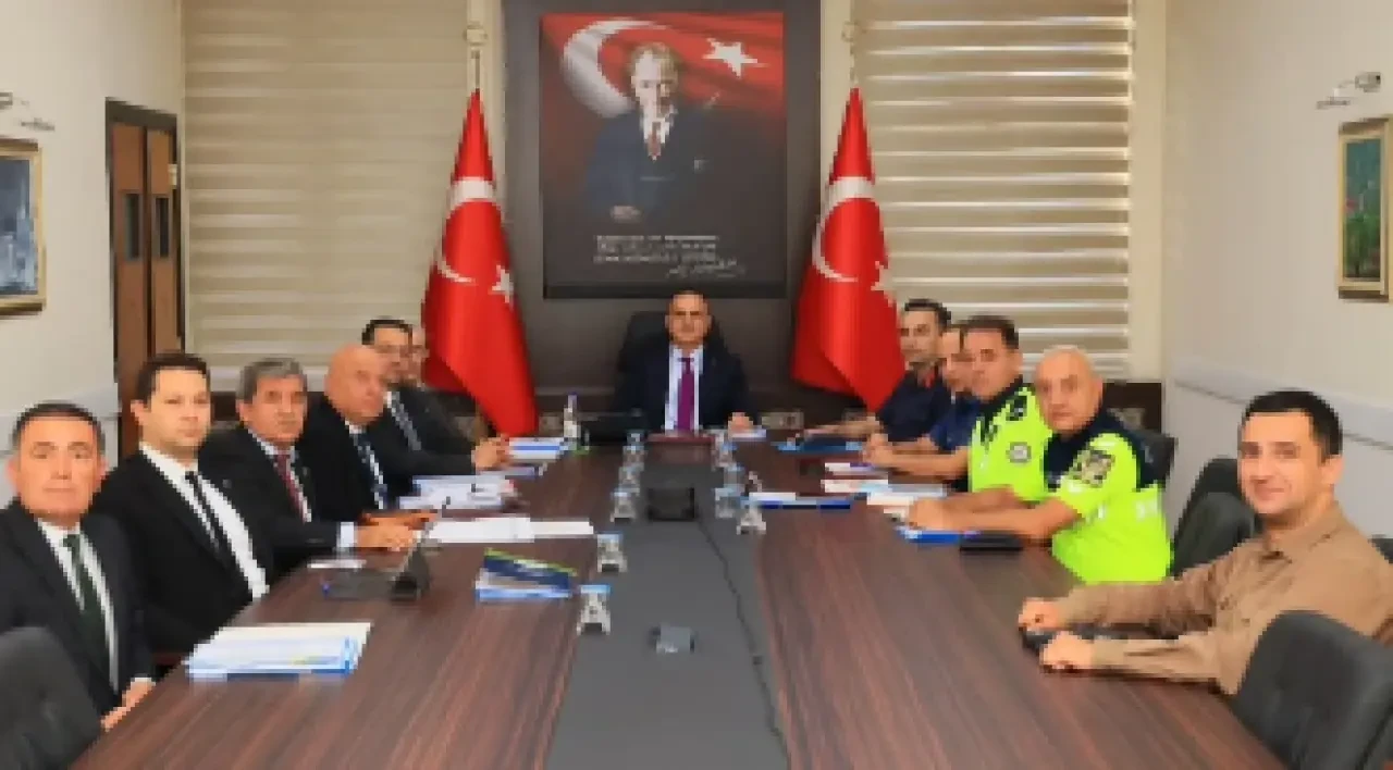 Vali İdris Akbıyık Trafik Güvenliği Toplantısına Katıldı: Hız Sınırlarında Yeknesaklık Vurgusu
