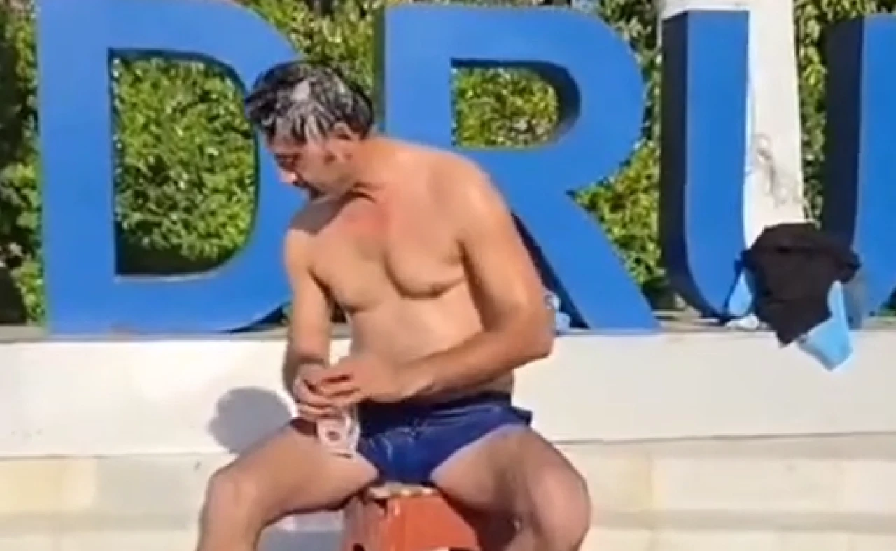 Bodrum’da Su Krizi Büyüyor: Yurttaş Meydanda Duş Aldı, MUSKİ’den Baraj ve Hat Açıklaması Geldi