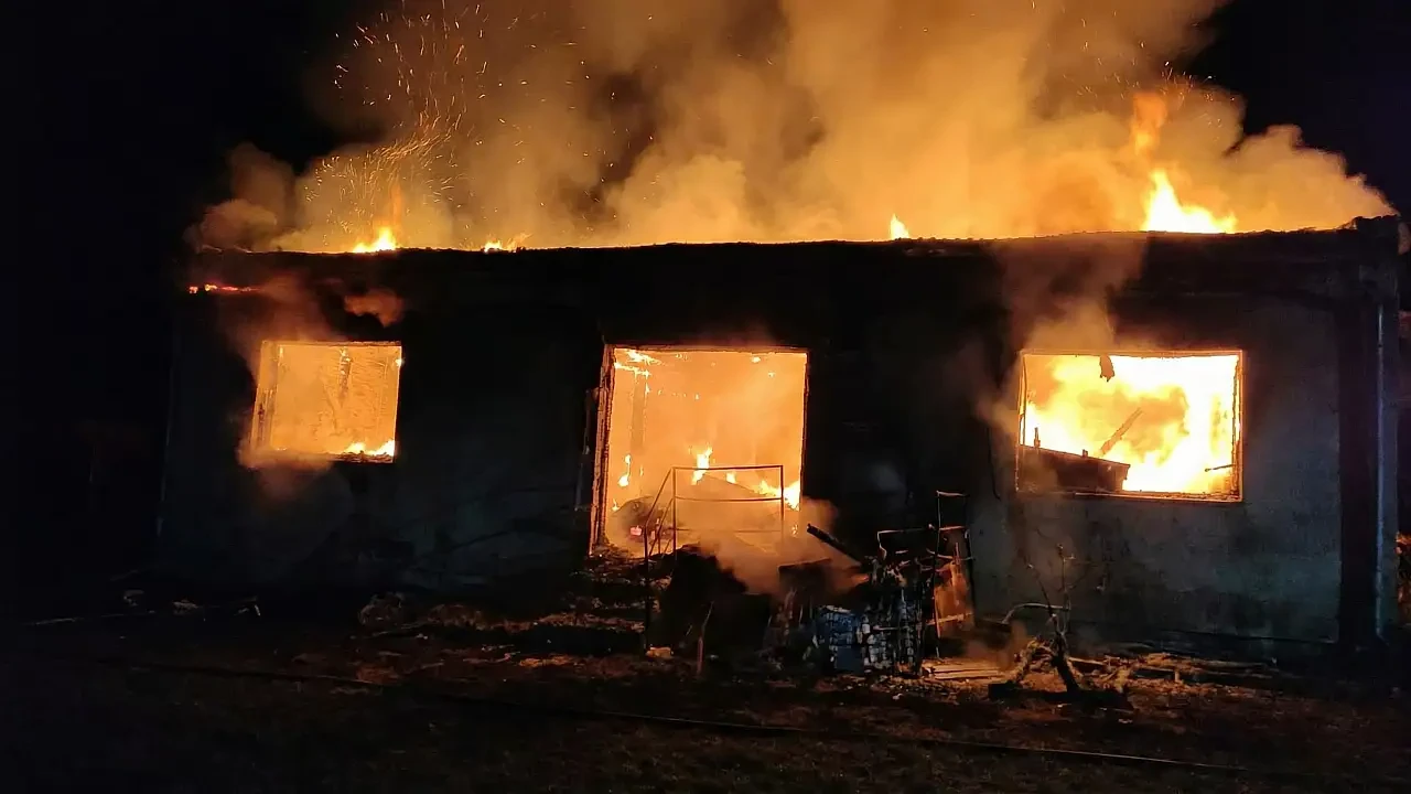 Milas Çamköy’de Metruk Ev Alevlere Teslim Oldu