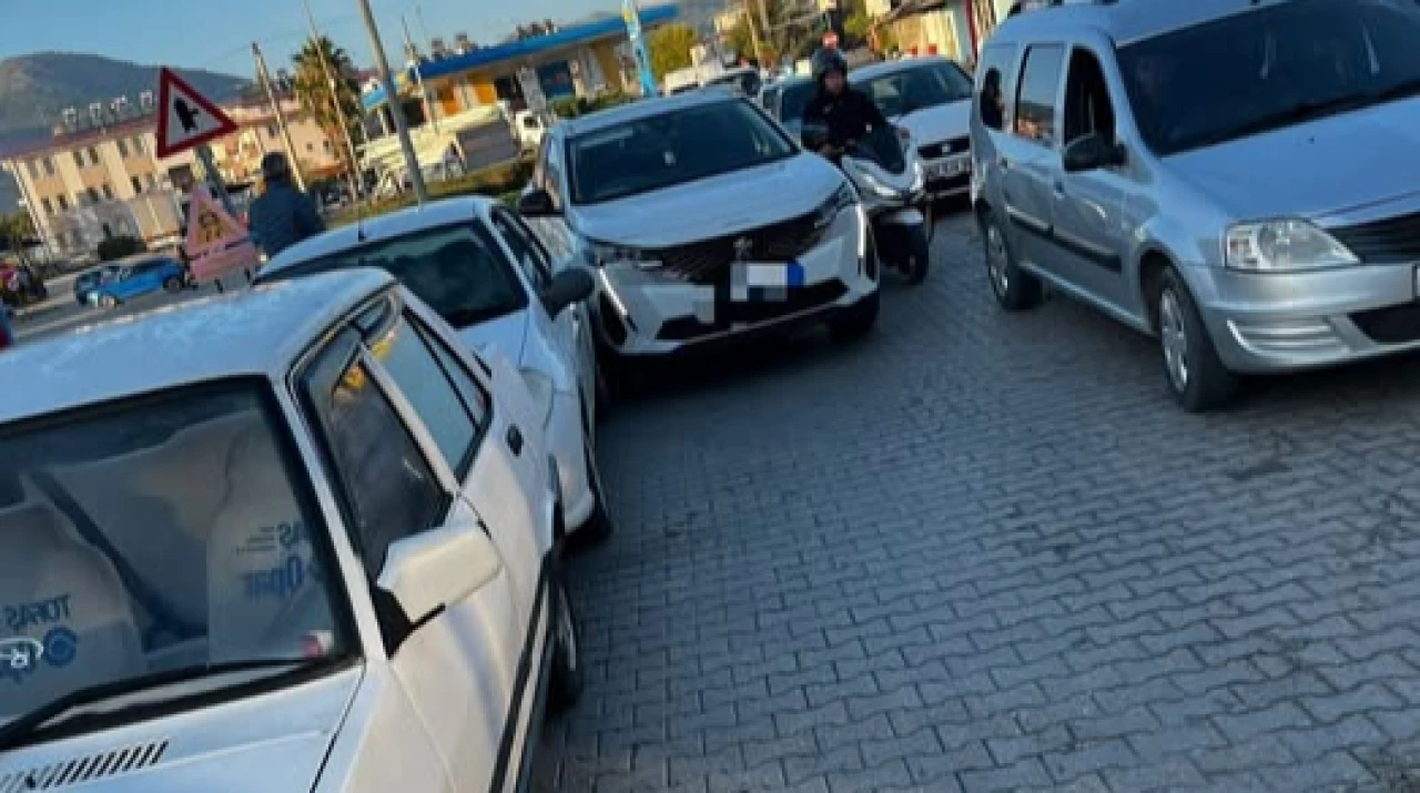 Karaçulha’da Zincirleme Kaza: Üç Araç Birbirine Girdi