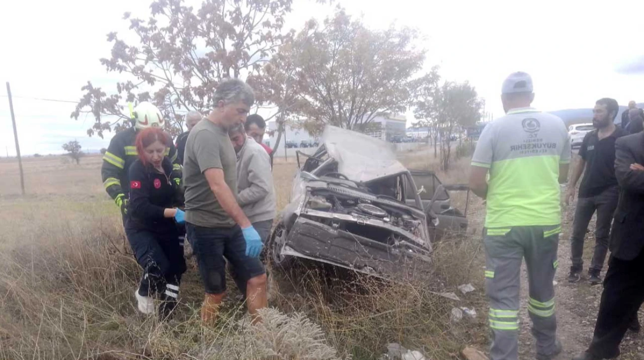 Tavas’ta Kaza! Otomobil Karşı Şeride Geçti: 1 Kadın Yaralandı