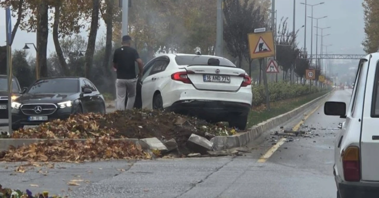 Menteşe Uğur Mumcu Bulvarı’nda Kaza! Kırmızı Işık İhlali: 2 Yaralı