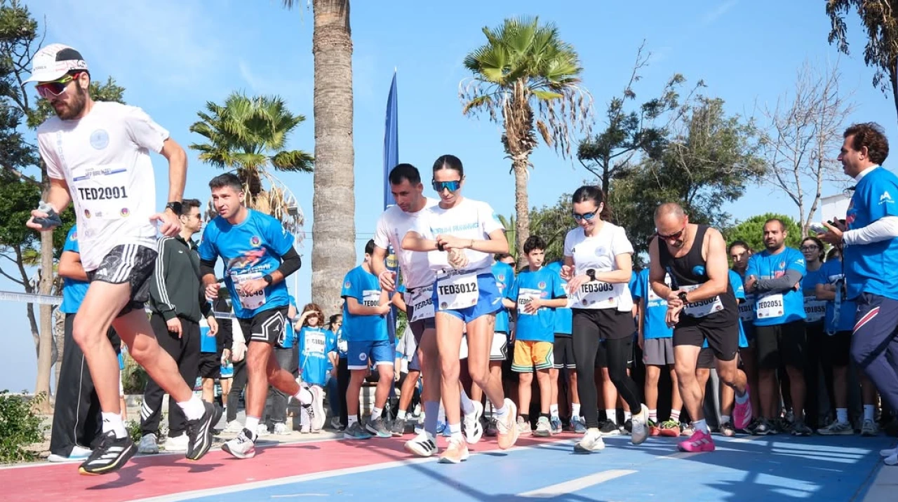 Bodrum’da “İyilik İçin Hep Birlikte” Koşusu Düzenlendi! Depremzede Öğrencilere Destek Verildi