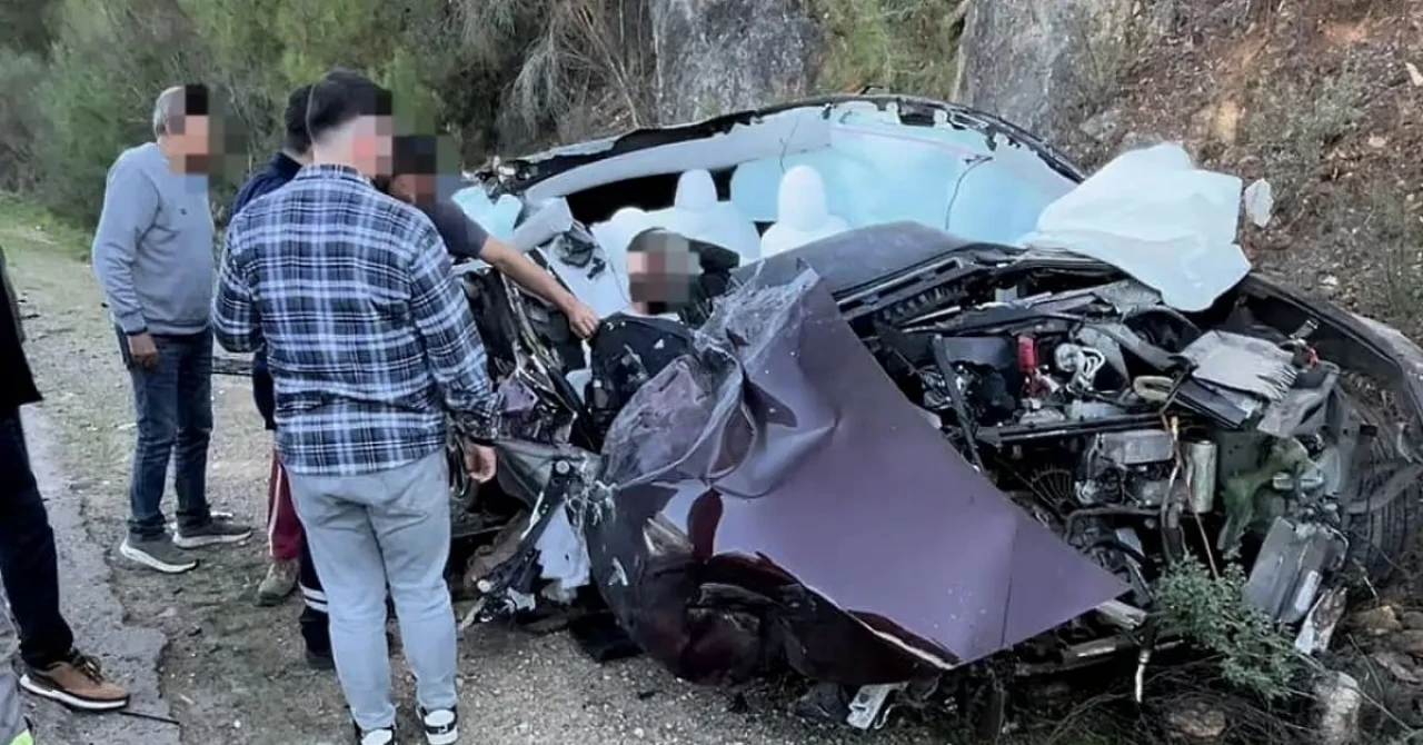 Bodrum Torba-Gölköy Yolunda Tesla ile TIR Kafa Kafaya Çarpıştı