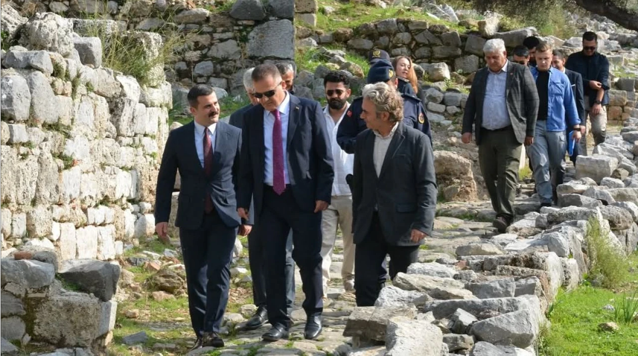 Muğla Valisi Dr. İdris Akbıyık’tan Köyceğiz’e Ziyaret: Kaunos, Hapishane Adası ve Kültür Evi Projeleri İncelendi